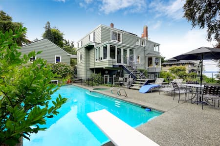 Pool deck flooring